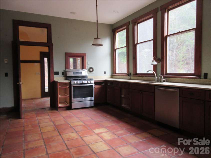 373 Shumont Road, Black Mountain, NC 28711.  MLS# CAR4357624, YatesRealty ID 7546. 