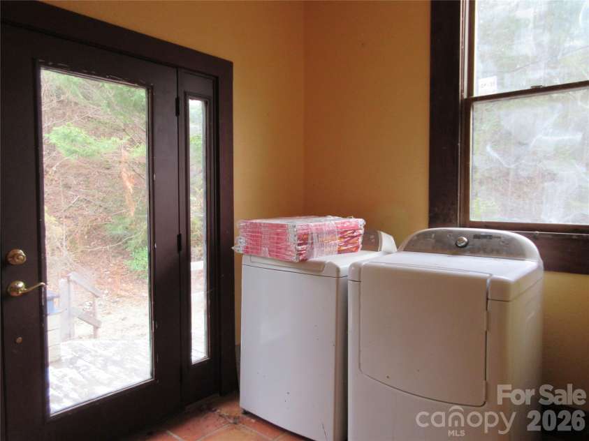 373 Shumont Road, Black Mountain, NC 28711.  MLS# CAR4357624, YatesRealty ID 7546. 