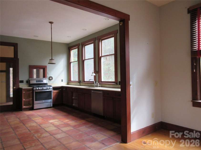 373 Shumont Road, Black Mountain, NC 28711.  MLS# CAR4357624, YatesRealty ID 7546. 