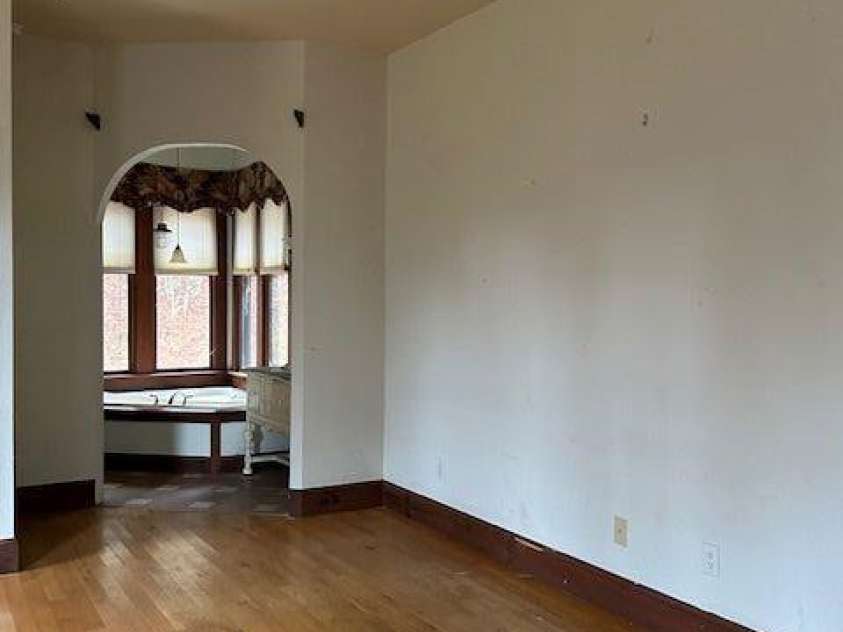 373 Shumont Road, Black Mountain, NC 28711.  MLS# CAR4357624, YatesRealty ID 7546. 