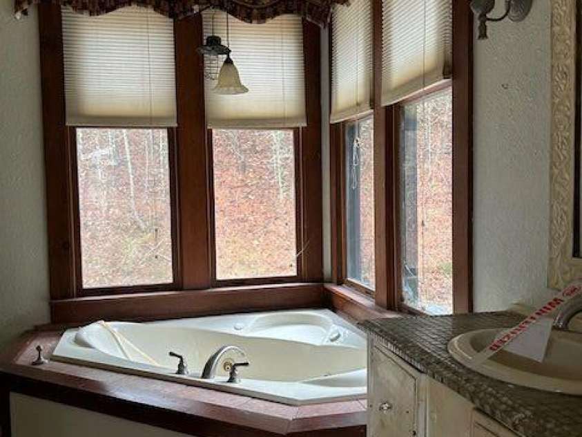 373 Shumont Road, Black Mountain, NC 28711.  MLS# CAR4357624, YatesRealty ID 7546. 