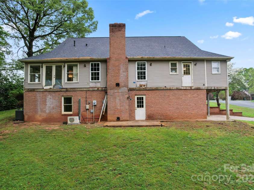 109 Windmill Road, Salisbury, NC 28147.  MLS# CAR4243556, YatesRealty ID 7547. 