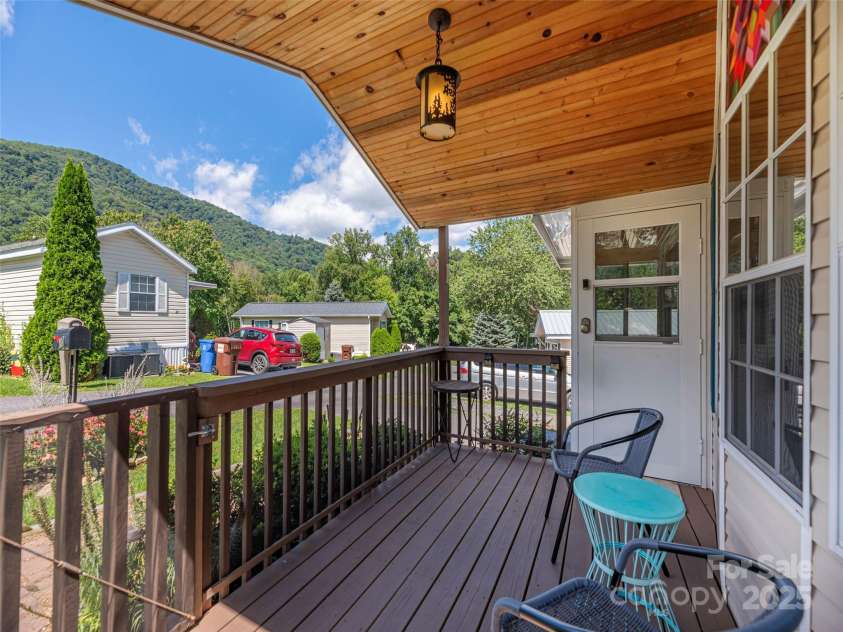 10 Valentine Drive, Maggie Valley, NC 28751.  MLS# CAR4297288, YatesRealty ID 7548. 