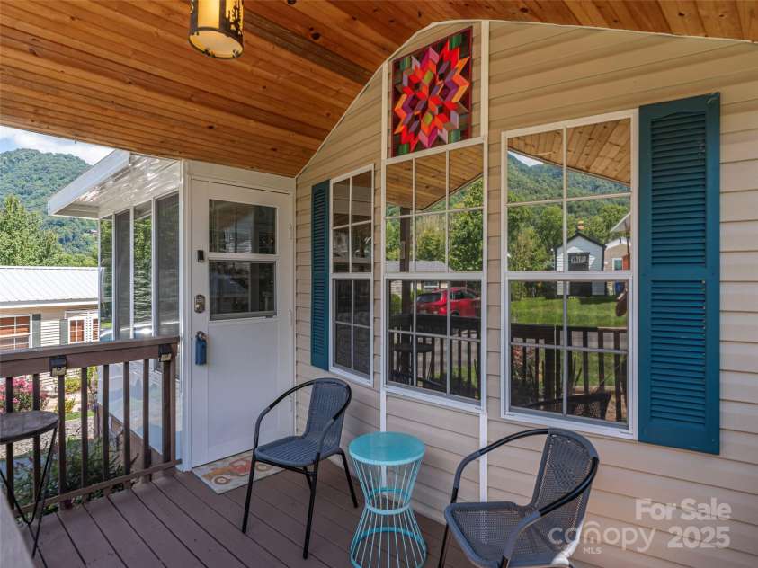 10 Valentine Drive, Maggie Valley, NC 28751.  MLS# CAR4297288, YatesRealty ID 7548. 