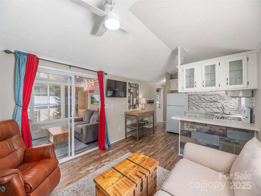 10 Valentine Drive, Maggie Valley, NC 28751.  MLS# CAR4297288, YatesRealty ID 7548. 