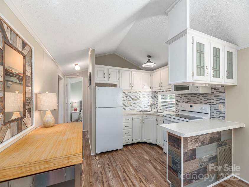 10 Valentine Drive, Maggie Valley, NC 28751.  MLS# CAR4297288, YatesRealty ID 7548. 