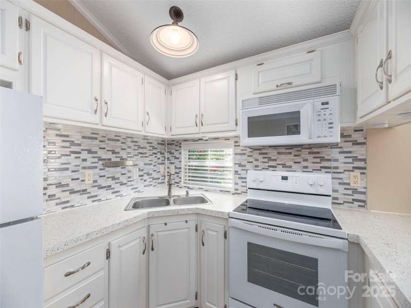 10 Valentine Drive, Maggie Valley, NC 28751.  MLS# CAR4297288, YatesRealty ID 7548. 