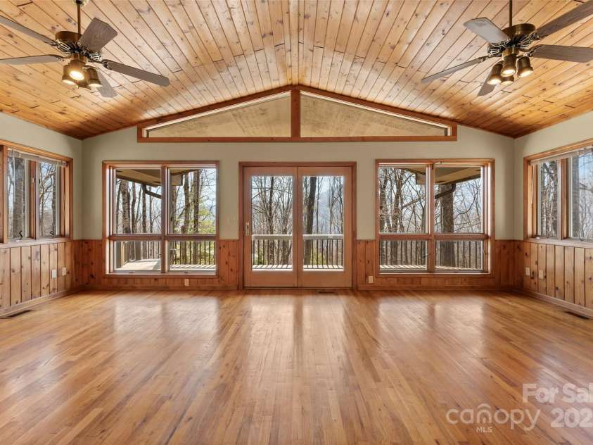 1 Sleepy Hollow Drive, Maggie Valley, NC 28751.  MLS# CAR4244763, YatesRealty ID 7549. 