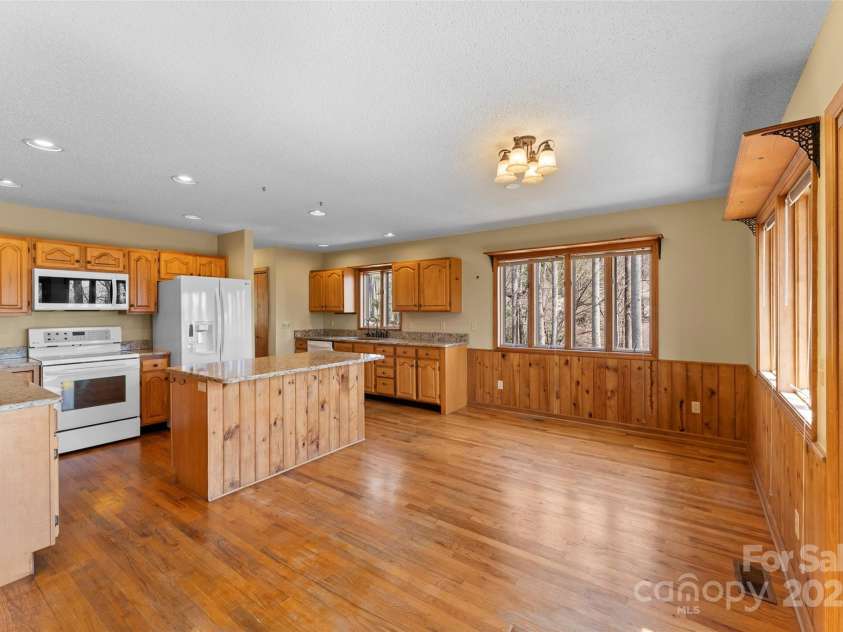 1 Sleepy Hollow Drive, Maggie Valley, NC 28751.  MLS# CAR4244763, YatesRealty ID 7549. 