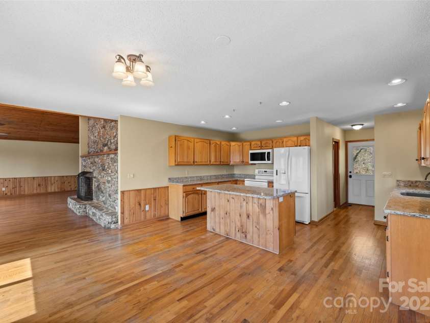 1 Sleepy Hollow Drive, Maggie Valley, NC 28751.  MLS# CAR4244763, YatesRealty ID 7549. 