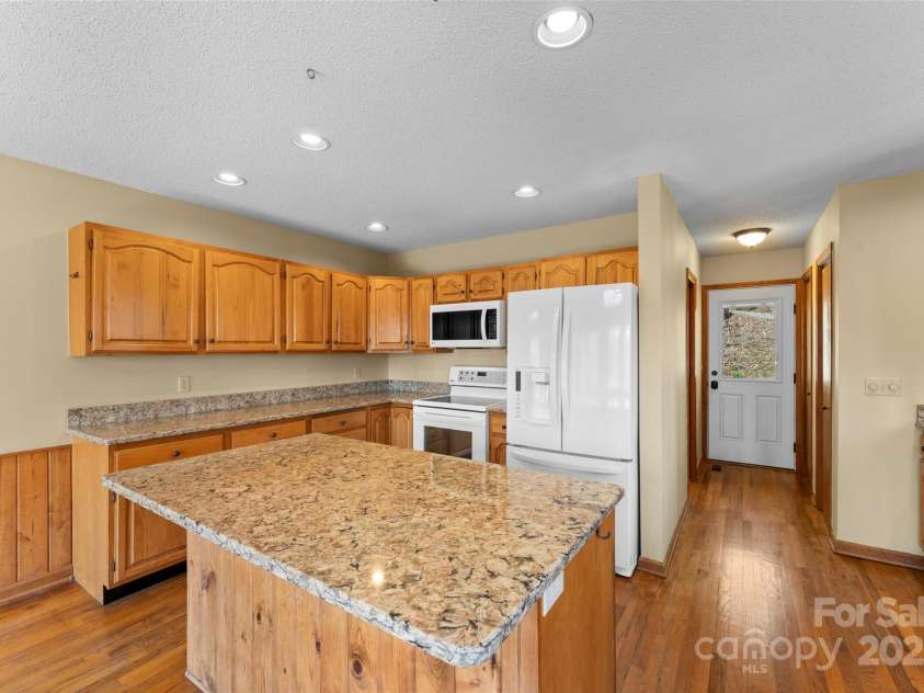 1 Sleepy Hollow Drive, Maggie Valley, NC 28751.  MLS# CAR4244763, YatesRealty ID 7549. 