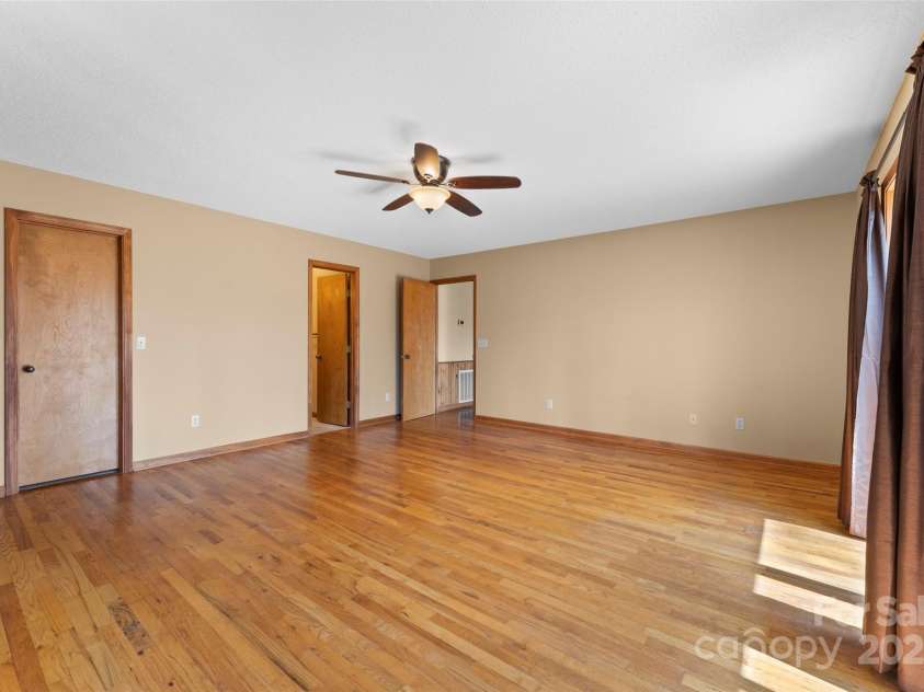 1 Sleepy Hollow Drive, Maggie Valley, NC 28751.  MLS# CAR4244763, YatesRealty ID 7549. 
