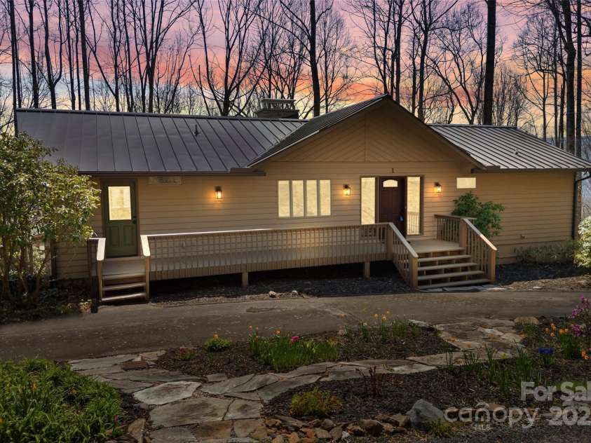 1 Sleepy Hollow Drive, Maggie Valley, NC 28751.  MLS# CAR4244763, YatesRealty ID 7549. 