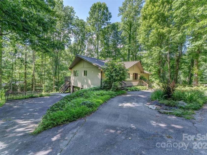 1 Sleepy Hollow Drive, Maggie Valley, NC 28751.  MLS# CAR4244763, YatesRealty ID 7549. 