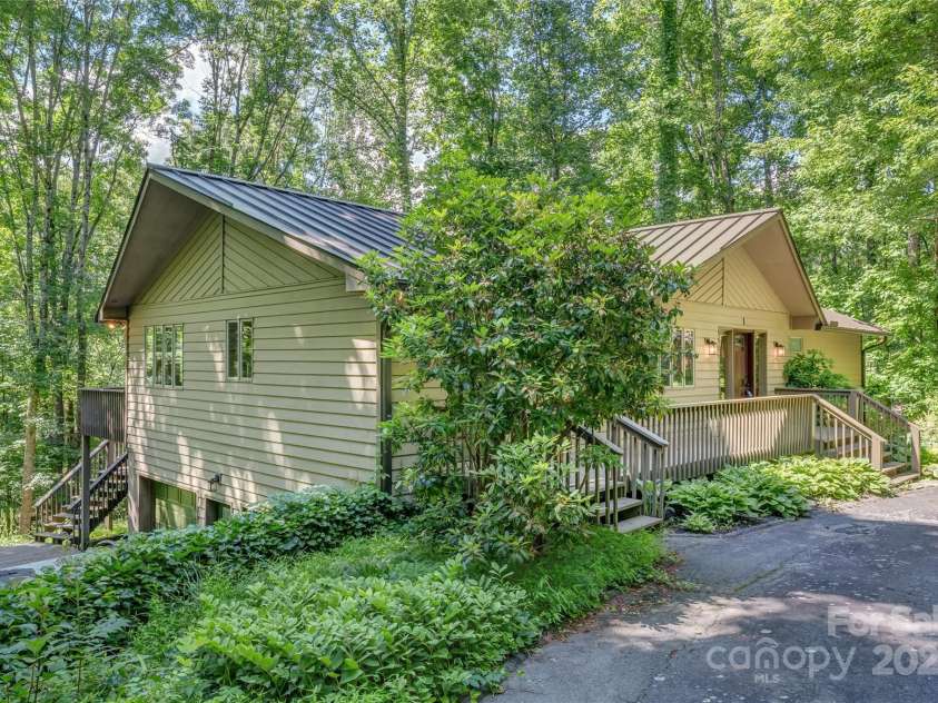 1 Sleepy Hollow Drive, Maggie Valley, NC 28751.  MLS# CAR4244763, YatesRealty ID 7549. 
