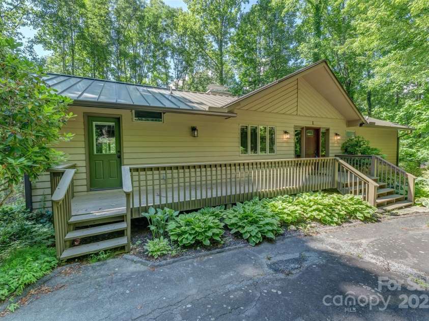 1 Sleepy Hollow Drive, Maggie Valley, NC 28751.  MLS# CAR4244763, YatesRealty ID 7549. 