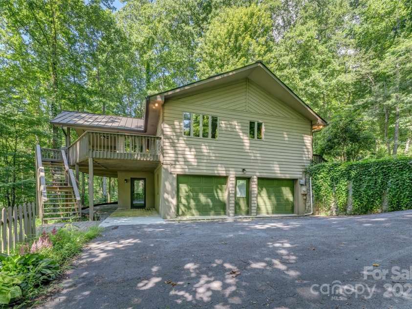 1 Sleepy Hollow Drive, Maggie Valley, NC 28751.  MLS# CAR4244763, YatesRealty ID 7549. 