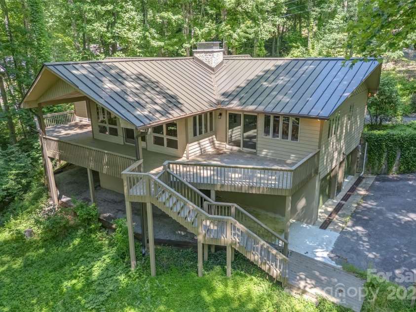 1 Sleepy Hollow Drive, Maggie Valley, NC 28751.  MLS# CAR4244763, YatesRealty ID 7549. 