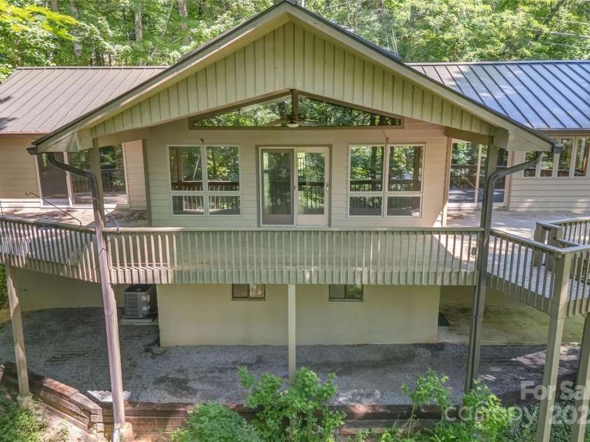 1 Sleepy Hollow Drive, Maggie Valley, NC 28751.  MLS# CAR4244763, YatesRealty ID 7549. 