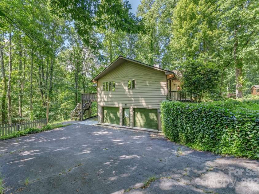 1 Sleepy Hollow Drive, Maggie Valley, NC 28751.  MLS# CAR4244763, YatesRealty ID 7549. 