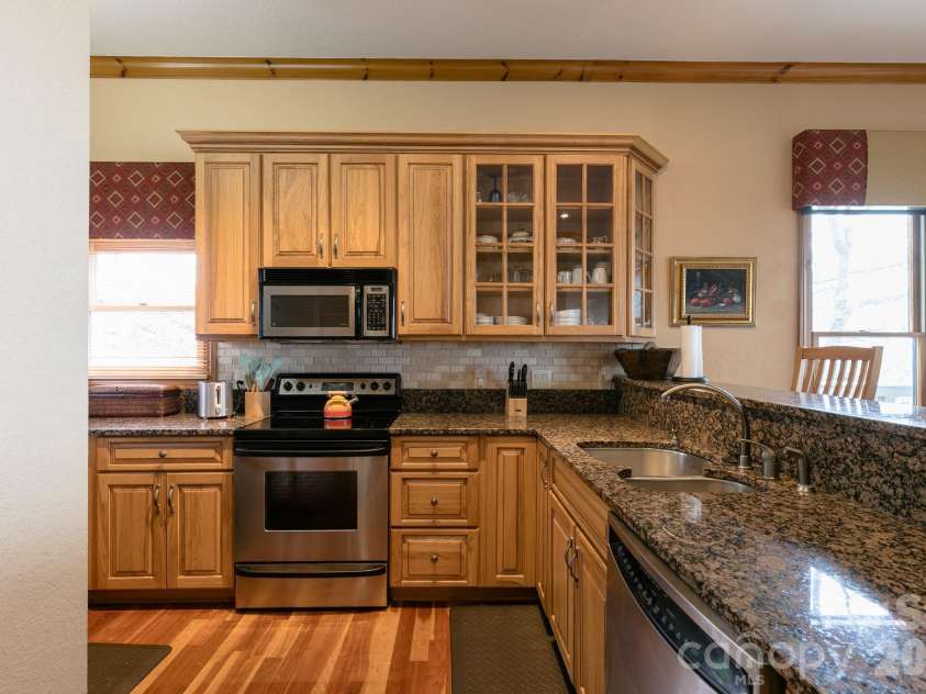 140 Slickrock Road, Burnsville, NC 28714.  MLS# CAR4255656, YatesRealty ID 7549. 