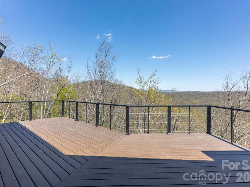 341 Mills Creek Point, Lake Toxaway, NC 28747.  MLS# CAR4286534, YatesRealty ID 755. 
