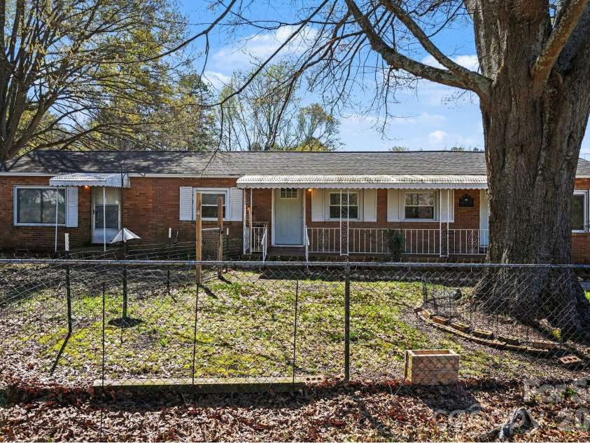 139 Blackburn Drive, Grover, NC 28073.  MLS# CAR4350771, YatesRealty ID 7552. 