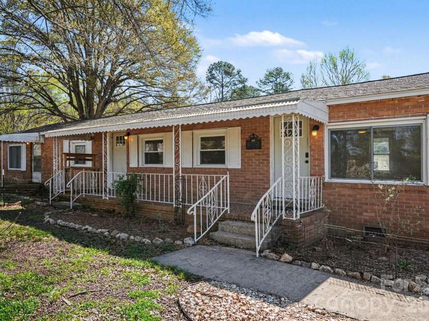 139 Blackburn Drive, Grover, NC 28073.  MLS# CAR4350771, YatesRealty ID 7552. 