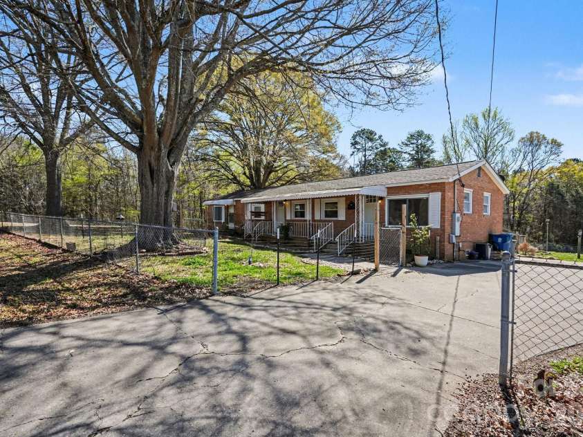 139 Blackburn Drive, Grover, NC 28073.  MLS# CAR4350771, YatesRealty ID 7552. 