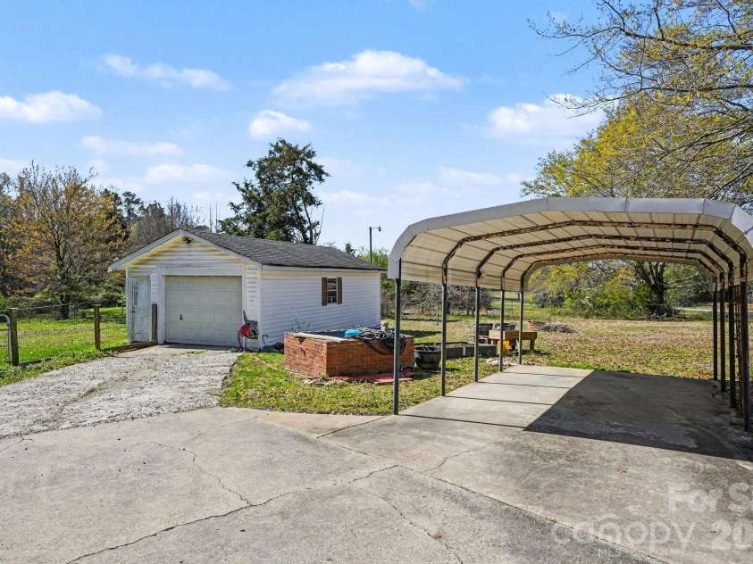 139 Blackburn Drive, Grover, NC 28073.  MLS# CAR4350771, YatesRealty ID 7552. 