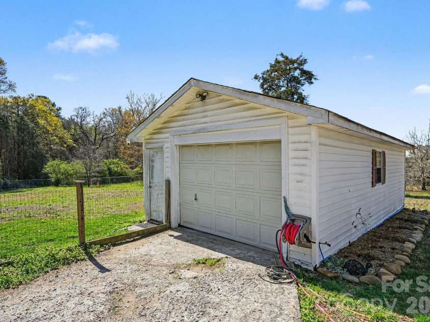 139 Blackburn Drive, Grover, NC 28073.  MLS# CAR4350771, YatesRealty ID 7552. 