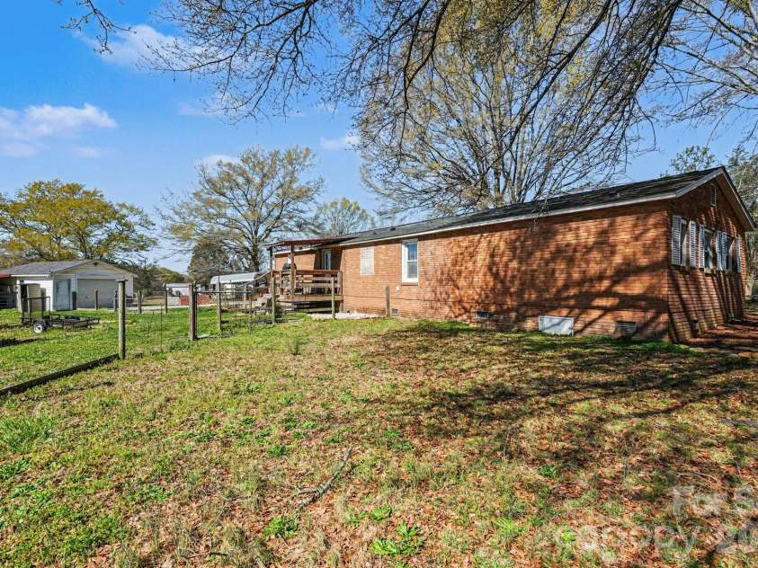 139 Blackburn Drive, Grover, NC 28073.  MLS# CAR4350771, YatesRealty ID 7552. 