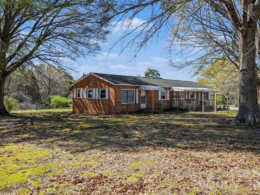 139 Blackburn Drive, Grover, NC 28073.  MLS# CAR4350771, YatesRealty ID 7552. 