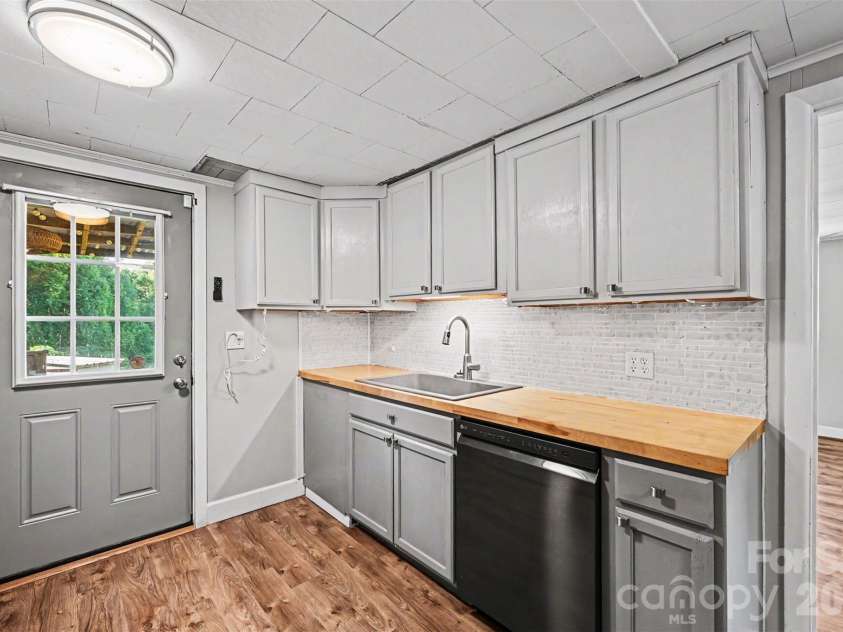 139 Blackburn Drive, Grover, NC 28073.  MLS# CAR4350771, YatesRealty ID 7552. 