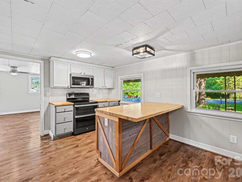 139 Blackburn Drive, Grover, NC 28073.  MLS# CAR4350771, YatesRealty ID 7552. 