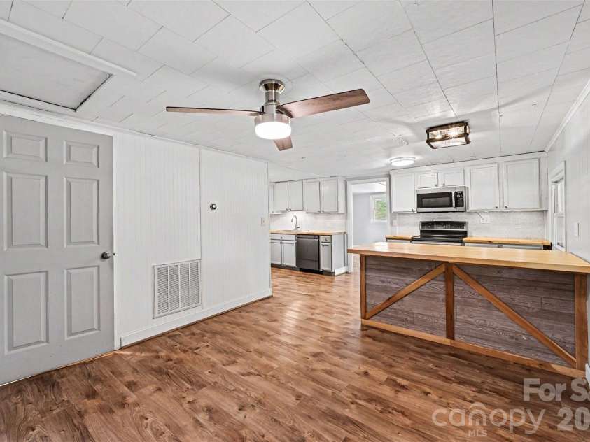 139 Blackburn Drive, Grover, NC 28073.  MLS# CAR4350771, YatesRealty ID 7552. 