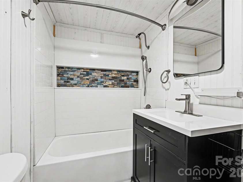 139 Blackburn Drive, Grover, NC 28073.  MLS# CAR4350771, YatesRealty ID 7552. 