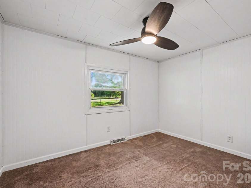 139 Blackburn Drive, Grover, NC 28073.  MLS# CAR4350771, YatesRealty ID 7552. 