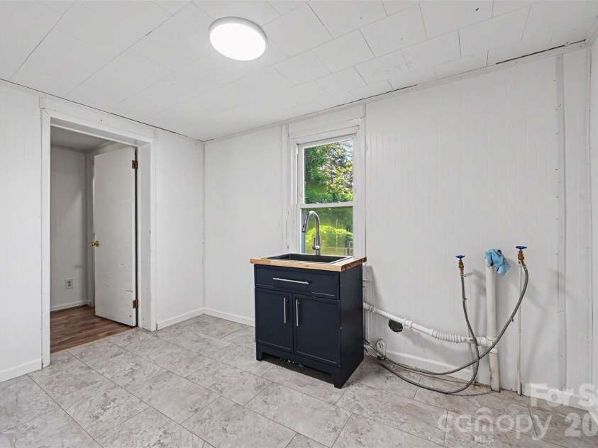 139 Blackburn Drive, Grover, NC 28073.  MLS# CAR4350771, YatesRealty ID 7552. 