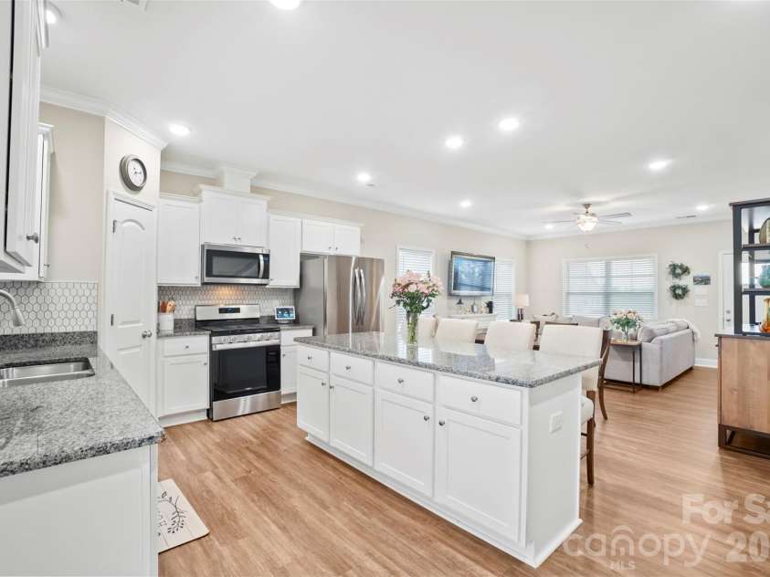 11249 Island VIew Lane, Lancaster, SC 29720.  MLS# CAR4333365, YatesRealty ID 7553. Kitchen