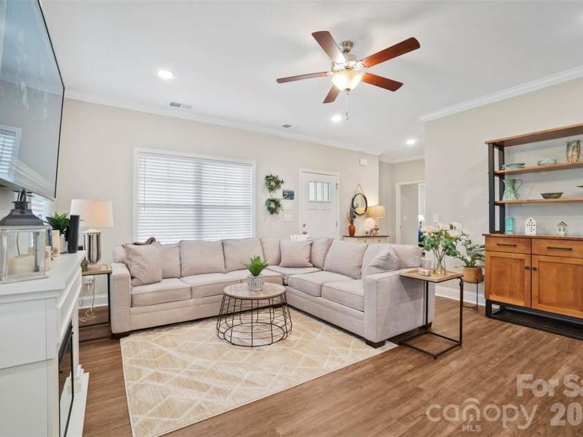 11249 Island VIew Lane, Lancaster, SC 29720.  MLS# CAR4333365, YatesRealty ID 7553. Open floor plan family rm