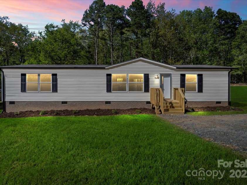 1649 Cloudburst Circle, Lincolnton, NC 28092.  MLS# CAR4246502, YatesRealty ID 7554. 