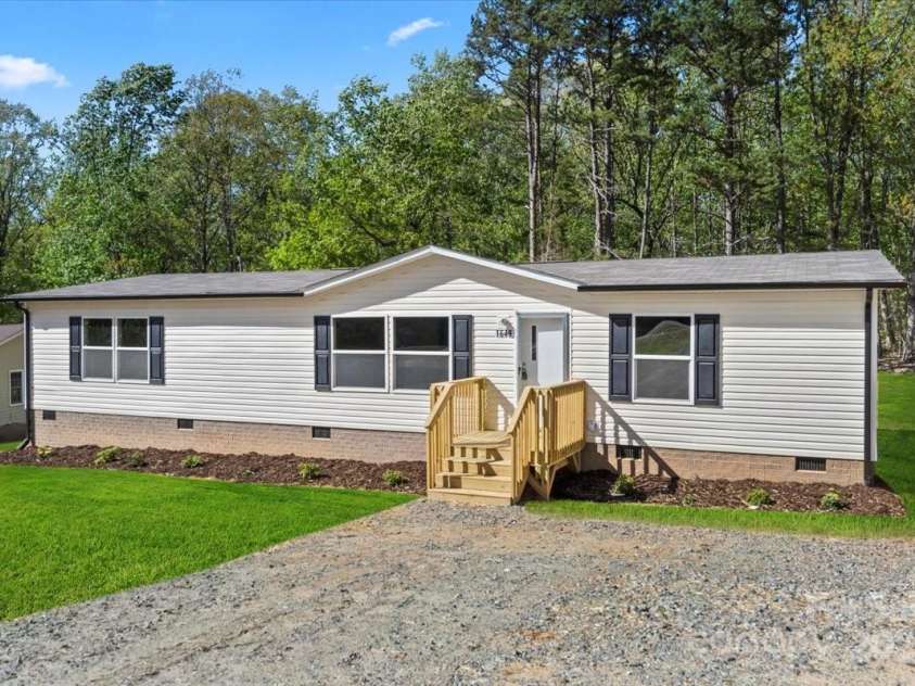 1649 Cloudburst Circle, Lincolnton, NC 28092.  MLS# CAR4246502, YatesRealty ID 7554. 