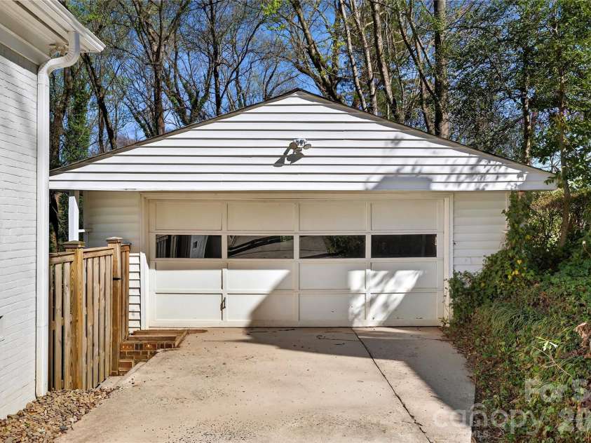 3717 Riverbend Road, Charlotte, NC 28210.  MLS# CAR4358189, YatesRealty ID 7554. 