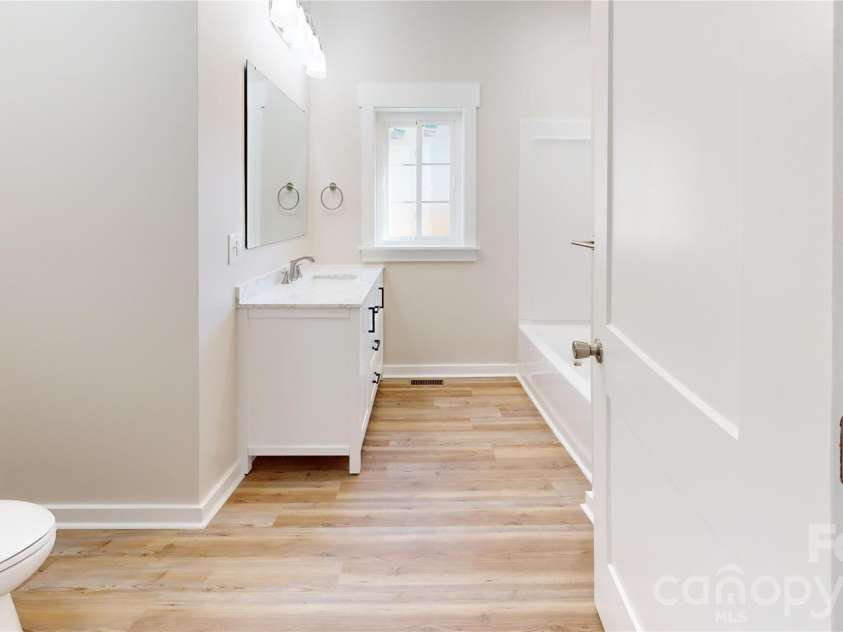 403 Liberty Street, York, SC 29745.  MLS# CAR4360017, YatesRealty ID 7555. Full Hall Bath
