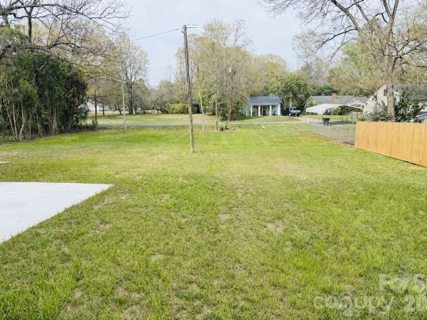 403 Liberty Street, York, SC 29745.  MLS# CAR4360017, YatesRealty ID 7555. Large back yard also fronts Wray Street