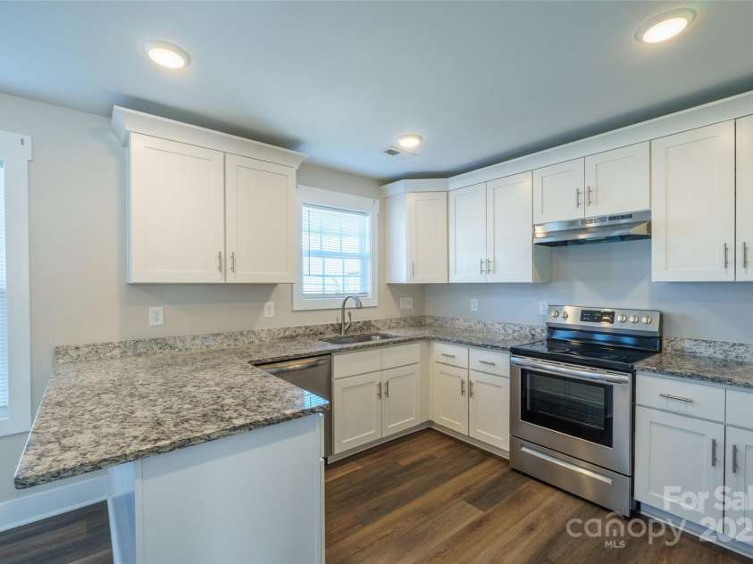 418 Pear Street, Gastonia, NC 28054.  MLS# CAR4225535, YatesRealty ID 7556. 