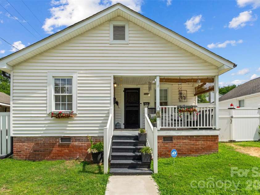 714 Pine Street, Kannapolis, NC 28081.  MLS# CAR4395619, YatesRealty ID 7556. 