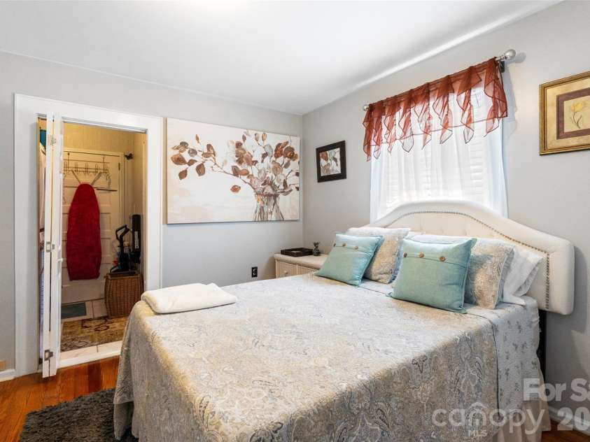 714 Pine Street, Kannapolis, NC 28081.  MLS# CAR4395619, YatesRealty ID 7556. 