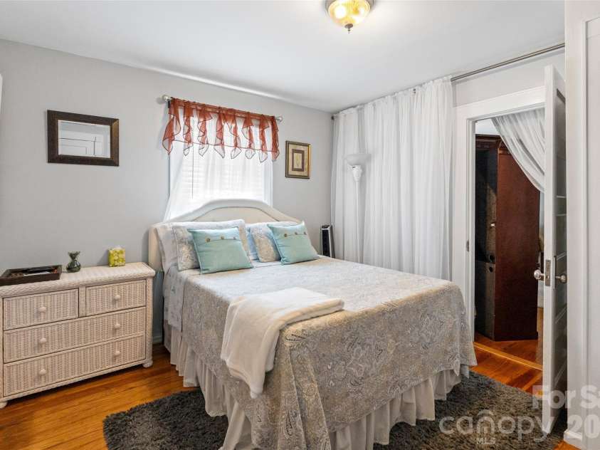 714 Pine Street, Kannapolis, NC 28081.  MLS# CAR4395619, YatesRealty ID 7556. 